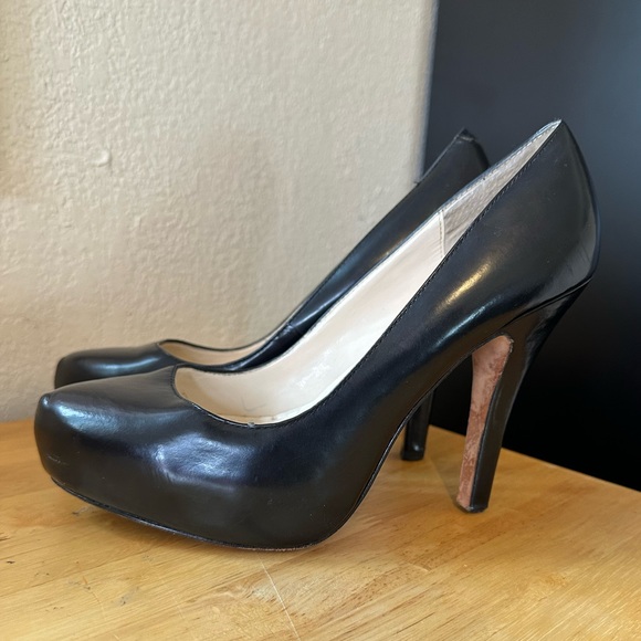 Steve Madden Classic Black Heels - Picture 5 of 9